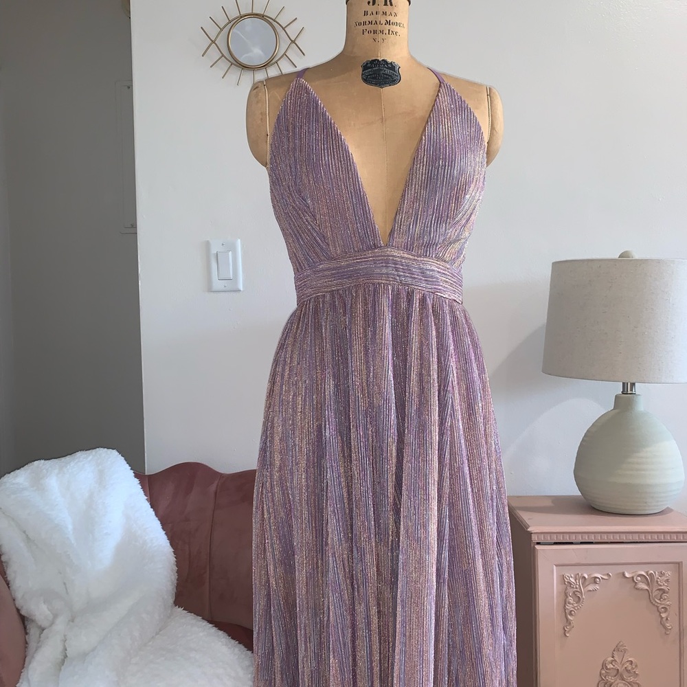 BEAUTIFUL PURPLE SHIMMER LUXXEL GOWN. SIZE SMALL.